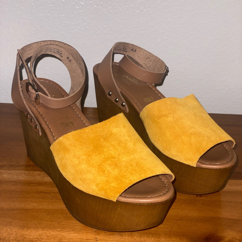 Seychelles mustard yellow wedge